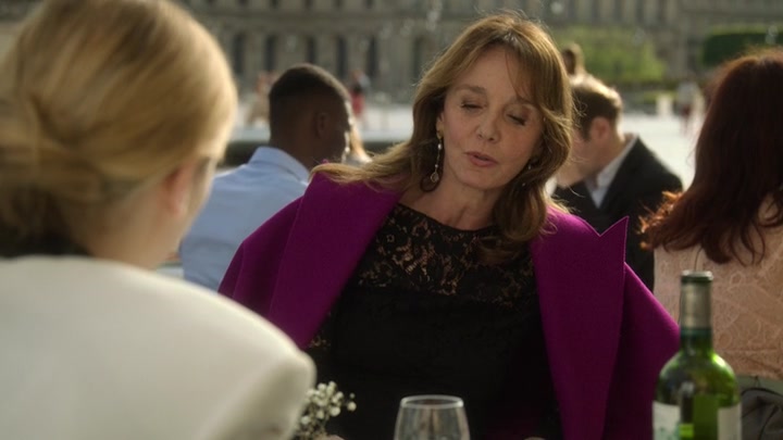 Emily_in_Paris_S02E01_WEBRip_x264-ION10_0903.jpg