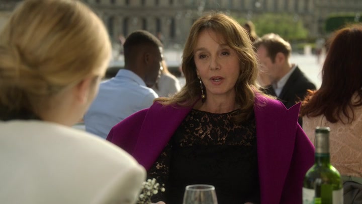 Emily_in_Paris_S02E01_WEBRip_x264-ION10_0904.jpg