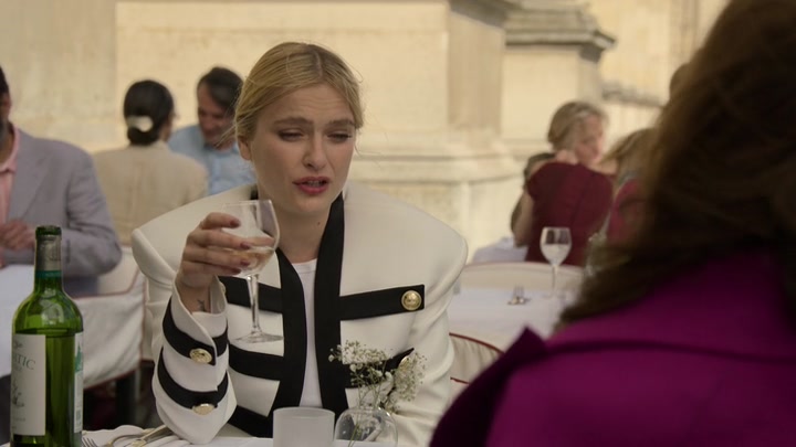 Emily_in_Paris_S02E01_WEBRip_x264-ION10_0909.jpg
