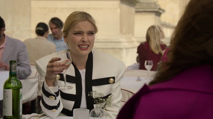 Emily_in_Paris_S02E01_WEBRip_x264-ION10_0913.jpg