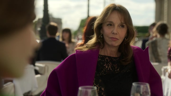 Emily_in_Paris_S02E01_WEBRip_x264-ION10_0915.jpg