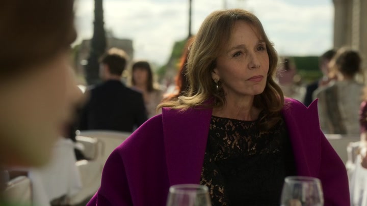 Emily_in_Paris_S02E01_WEBRip_x264-ION10_0917.jpg