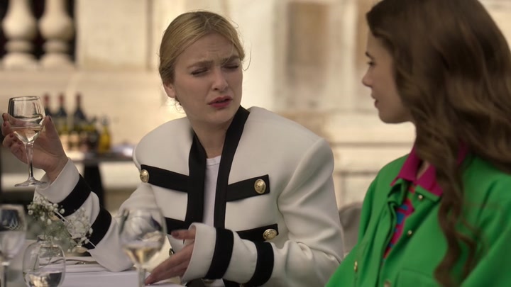 Emily_in_Paris_S02E01_WEBRip_x264-ION10_0918.jpg