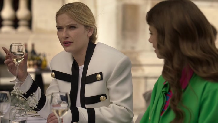 Emily_in_Paris_S02E01_WEBRip_x264-ION10_0929.jpg