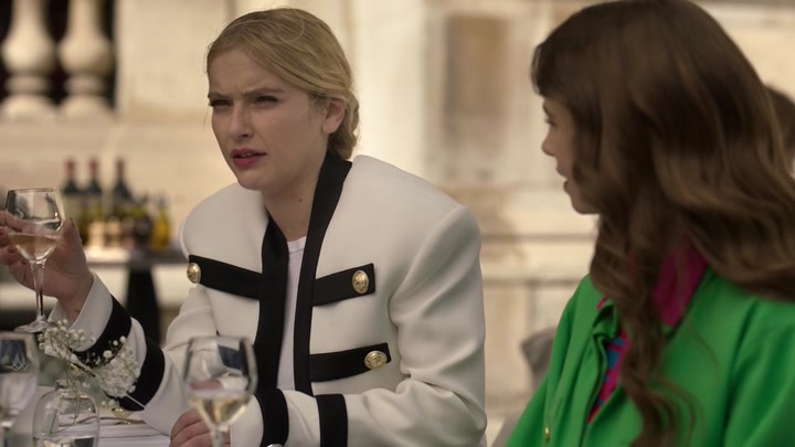 Emily_in_Paris_S02E01_WEBRip_x264-ION10_0930.jpg