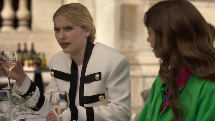 Emily_in_Paris_S02E01_WEBRip_x264-ION10_0931.jpg