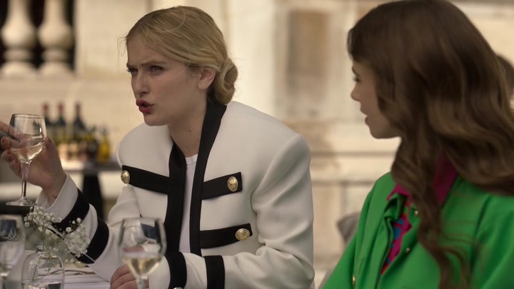 Emily_in_Paris_S02E01_WEBRip_x264-ION10_0932.jpg