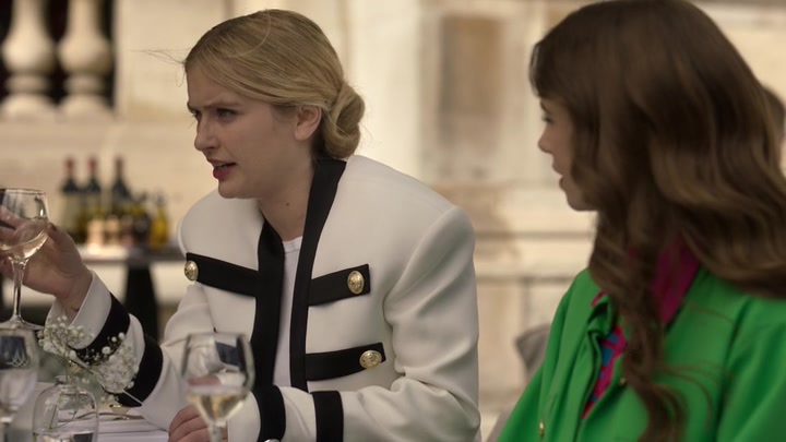 Emily_in_Paris_S02E01_WEBRip_x264-ION10_0934.jpg