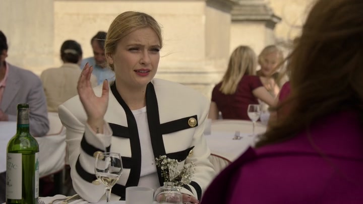 Emily_in_Paris_S02E01_WEBRip_x264-ION10_0941.jpg