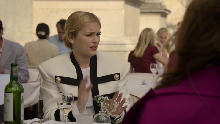 Emily_in_Paris_S02E01_WEBRip_x264-ION10_0942.jpg