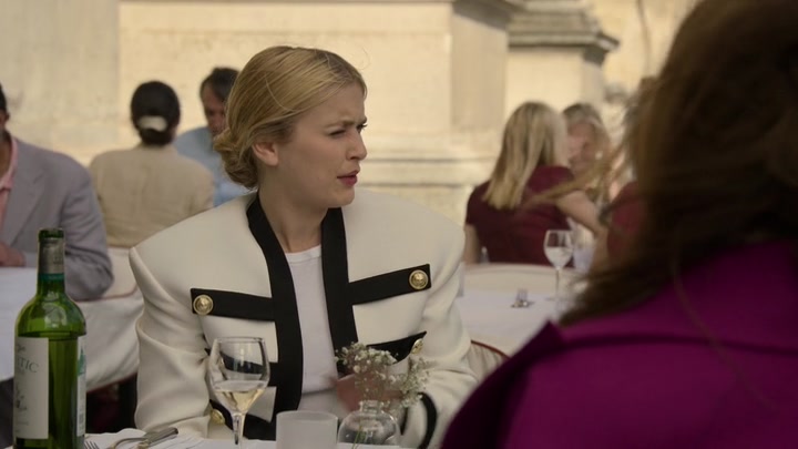 Emily_in_Paris_S02E01_WEBRip_x264-ION10_0943.jpg
