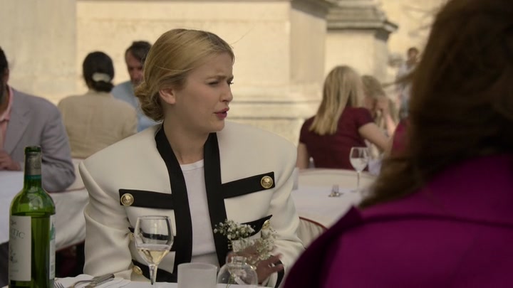 Emily_in_Paris_S02E01_WEBRip_x264-ION10_0944.jpg