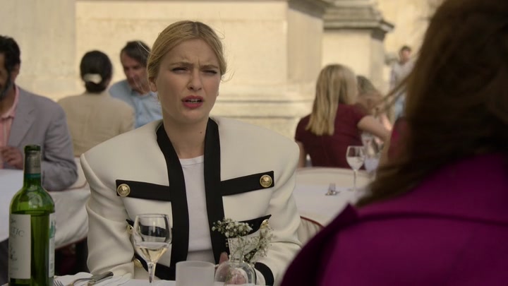 Emily_in_Paris_S02E01_WEBRip_x264-ION10_0945.jpg
