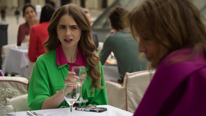 Emily_in_Paris_S02E01_WEBRip_x264-ION10_0947.jpg