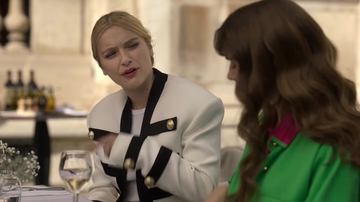 Emily_in_Paris_S02E01_WEBRip_x264-ION10_0953.jpg