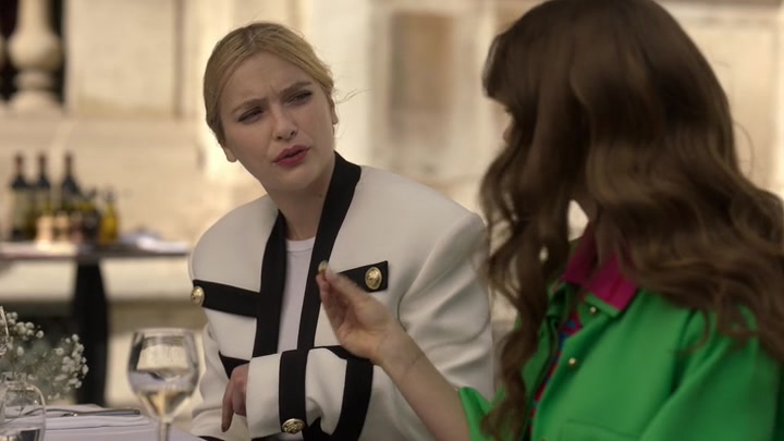 Emily_in_Paris_S02E01_WEBRip_x264-ION10_0954.jpg