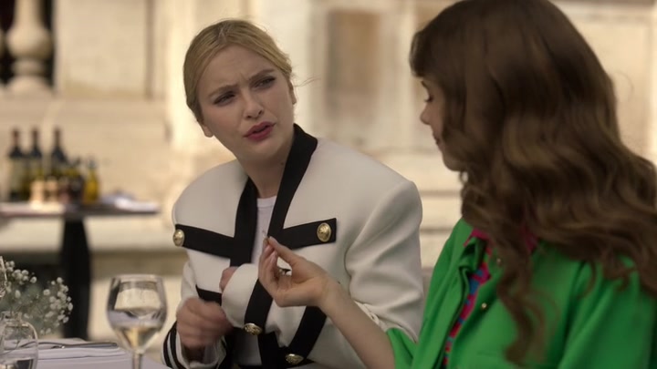 Emily_in_Paris_S02E01_WEBRip_x264-ION10_0955.jpg
