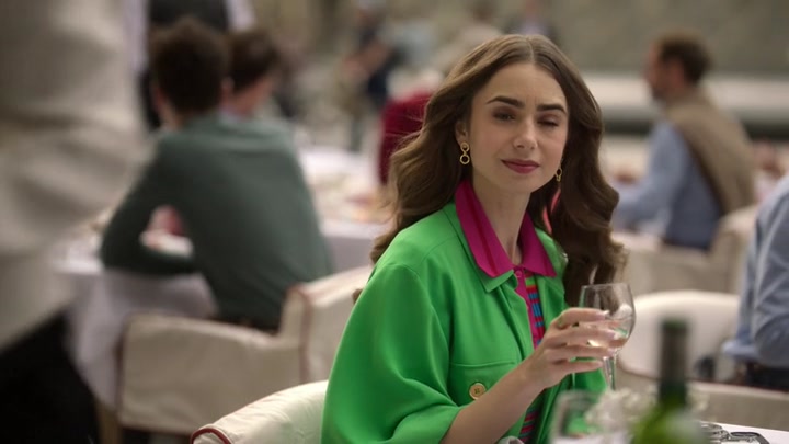 Emily_in_Paris_S02E01_WEBRip_x264-ION10_0962.jpg