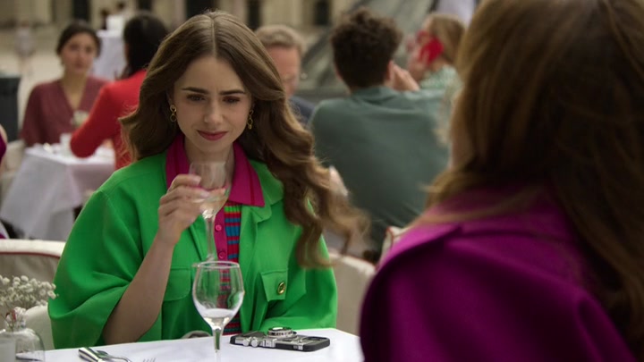 Emily_in_Paris_S02E01_WEBRip_x264-ION10_0964.jpg