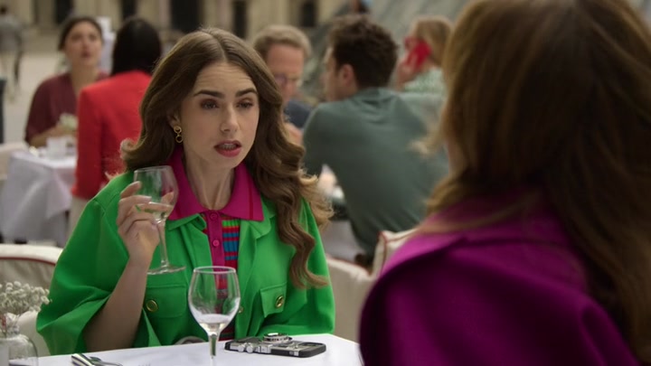 Emily_in_Paris_S02E01_WEBRip_x264-ION10_0971.jpg