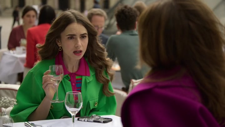 Emily_in_Paris_S02E01_WEBRip_x264-ION10_0973.jpg