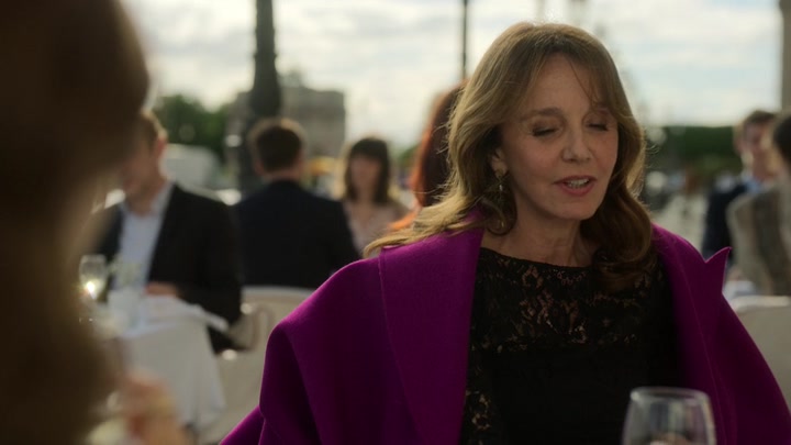 Emily_in_Paris_S02E01_WEBRip_x264-ION10_0974.jpg