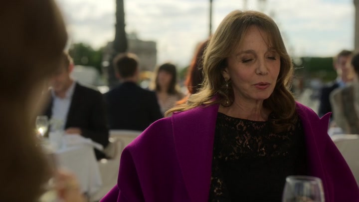 Emily_in_Paris_S02E01_WEBRip_x264-ION10_0975.jpg