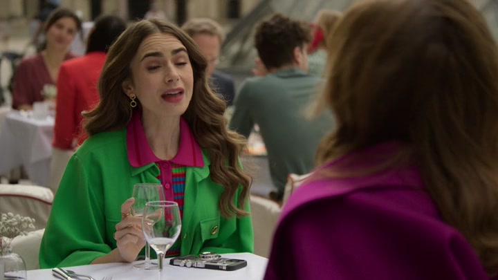 Emily_in_Paris_S02E01_WEBRip_x264-ION10_0976.jpg
