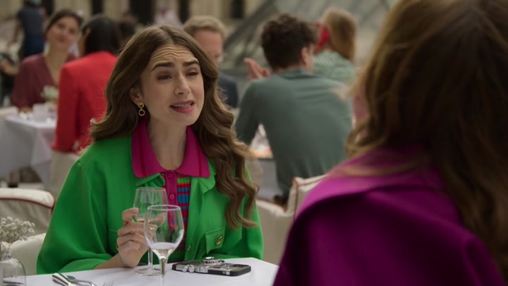 Emily_in_Paris_S02E01_WEBRip_x264-ION10_0977.jpg