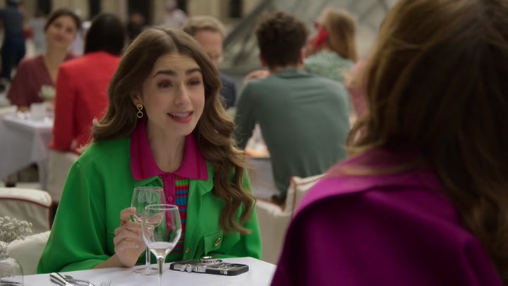 Emily_in_Paris_S02E01_WEBRip_x264-ION10_0978.jpg