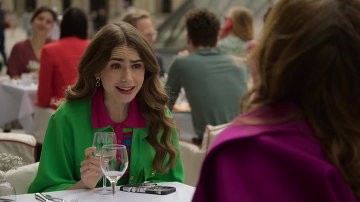 Emily_in_Paris_S02E01_WEBRip_x264-ION10_0979.jpg