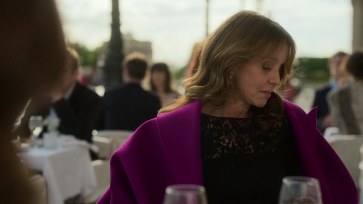 Emily_in_Paris_S02E01_WEBRip_x264-ION10_0991.jpg