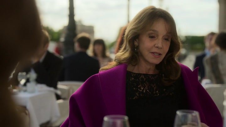 Emily_in_Paris_S02E01_WEBRip_x264-ION10_0992.jpg