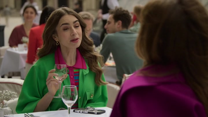Emily_in_Paris_S02E01_WEBRip_x264-ION10_0994.jpg