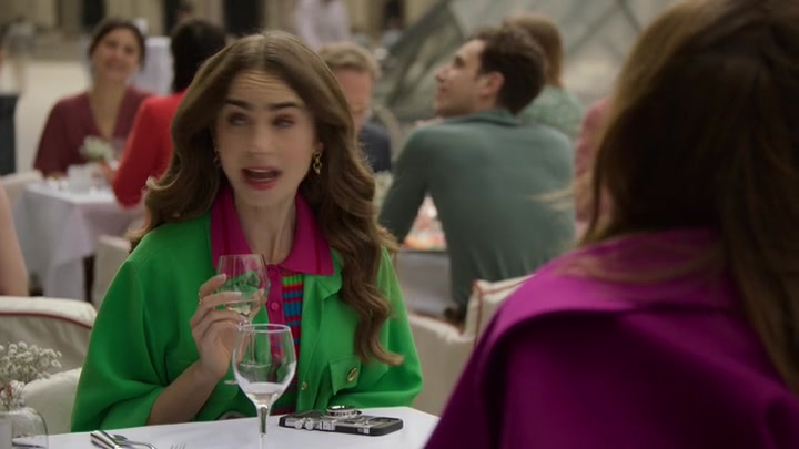 Emily_in_Paris_S02E01_WEBRip_x264-ION10_0999.jpg