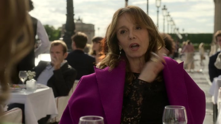 Emily_in_Paris_S02E01_WEBRip_x264-ION10_1006.jpg