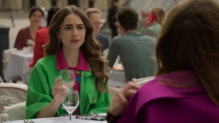 Emily_in_Paris_S02E01_WEBRip_x264-ION10_1011.jpg