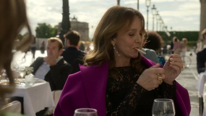 Emily_in_Paris_S02E01_WEBRip_x264-ION10_1014.jpg