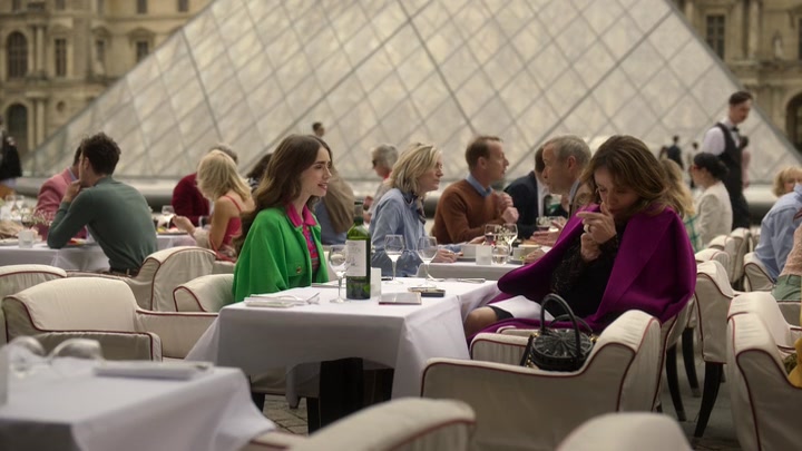 Emily_in_Paris_S02E01_WEBRip_x264-ION10_1016.jpg
