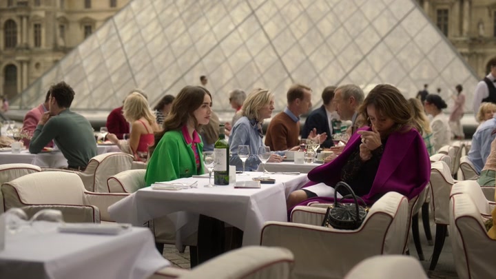 Emily_in_Paris_S02E01_WEBRip_x264-ION10_1017.jpg