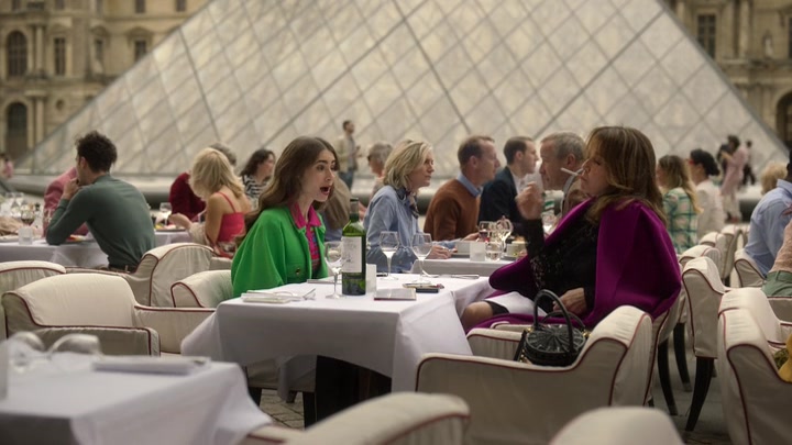 Emily_in_Paris_S02E01_WEBRip_x264-ION10_1021.jpg