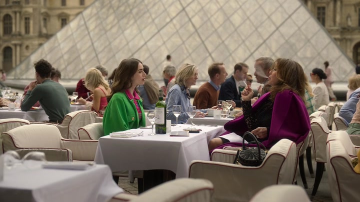 Emily_in_Paris_S02E01_WEBRip_x264-ION10_1026.jpg