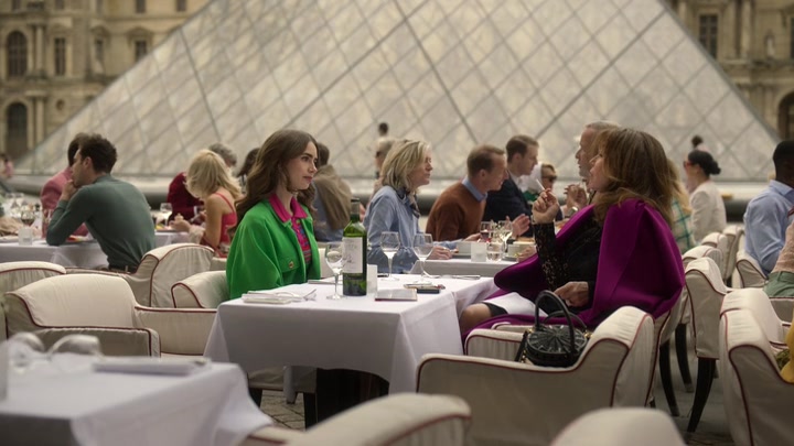Emily_in_Paris_S02E01_WEBRip_x264-ION10_1029.jpg