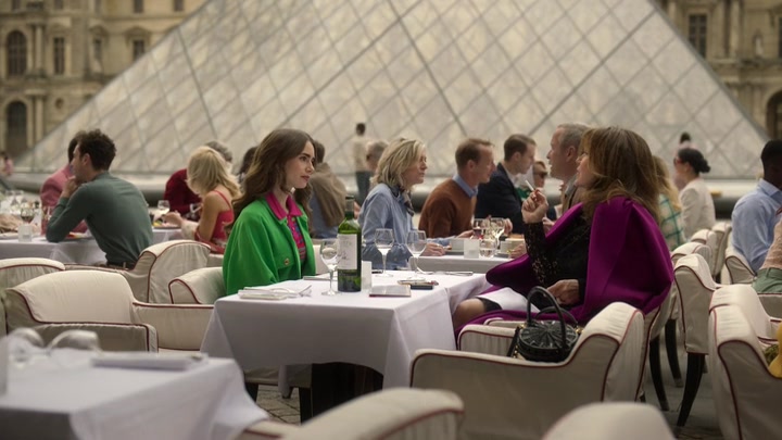 Emily_in_Paris_S02E01_WEBRip_x264-ION10_1030.jpg