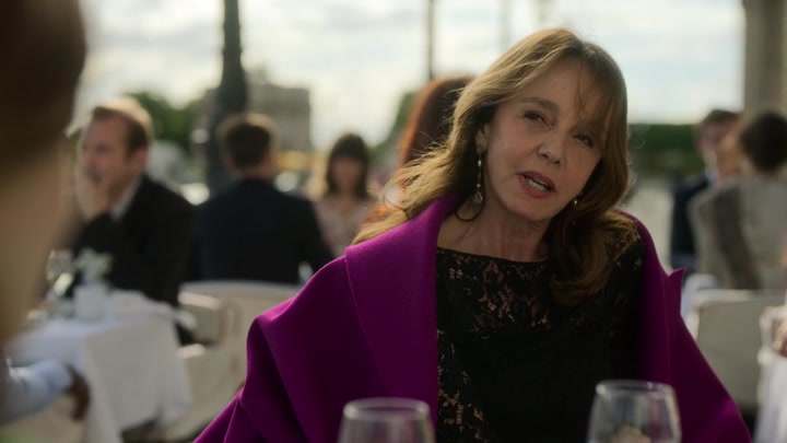 Emily_in_Paris_S02E01_WEBRip_x264-ION10_1033.jpg