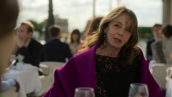 Emily_in_Paris_S02E01_WEBRip_x264-ION10_1034.jpg