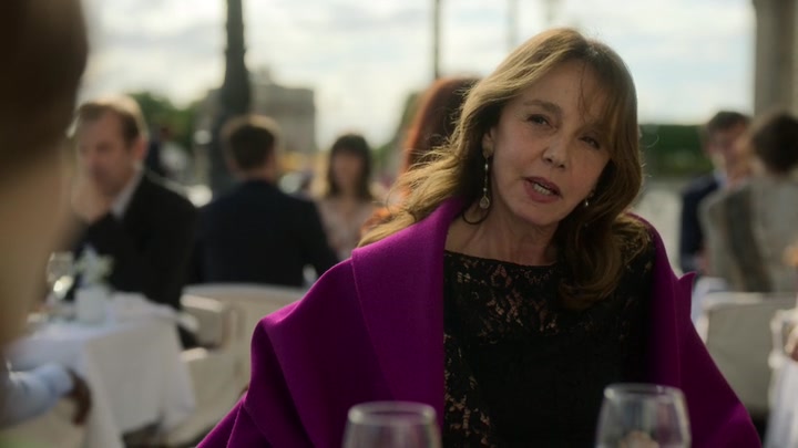 Emily_in_Paris_S02E01_WEBRip_x264-ION10_1035.jpg