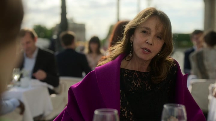 Emily_in_Paris_S02E01_WEBRip_x264-ION10_1036.jpg