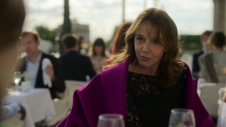 Emily_in_Paris_S02E01_WEBRip_x264-ION10_1038.jpg
