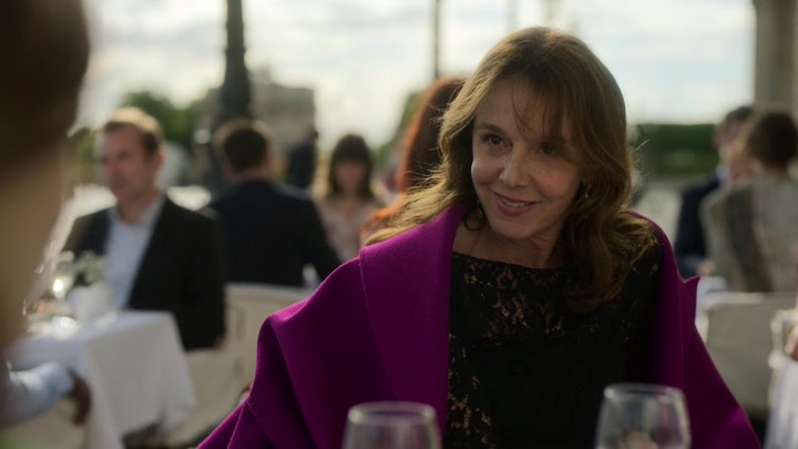 Emily_in_Paris_S02E01_WEBRip_x264-ION10_1039.jpg